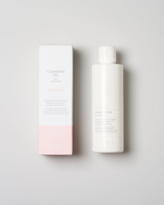 ESSENTIALS CLEANSING GEL